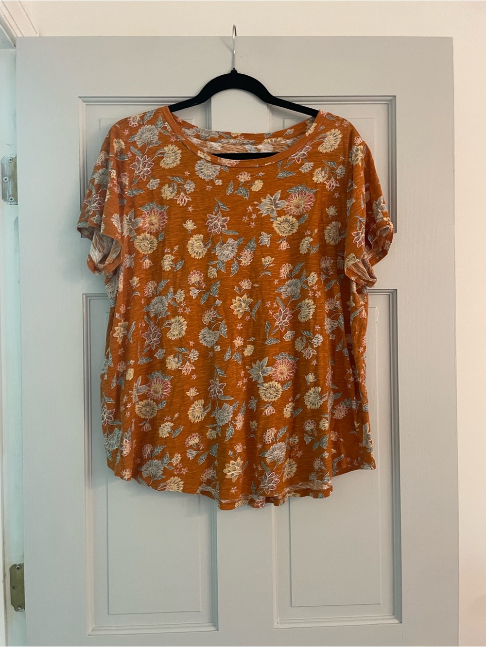 Wonderly Rust Floral Short Sleeve Tee